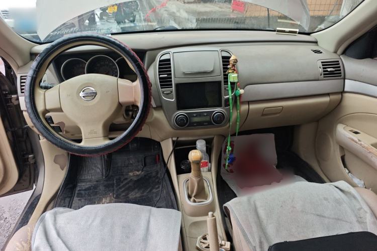 Used Nissan Sylphy 2012 Classic 1.6XE Manual Comfort Edition Center Console