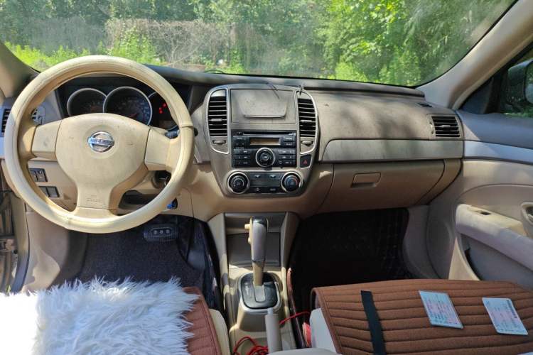 Used Nissan Sylphy 2012 Classic 1.6XE Automatic Comfort Edition Center Console