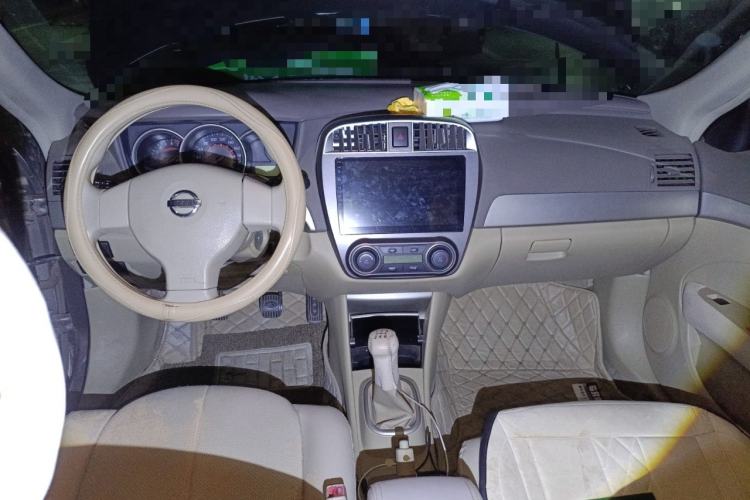 Used Nissan Sylphy 2012 Classic 1.6XE Manual Comfort Edition Center Console