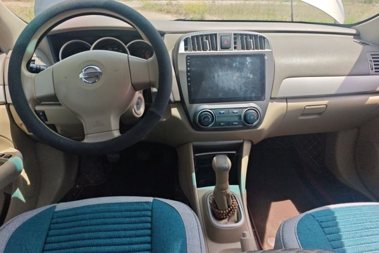 Used Nissan Sylphy 2012 Classic 1.6XE Manual Comfort Edition Center Console