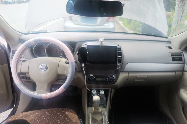 Used Nissan Sylphy 2012 Classic 1.6XE Manual Comfort Edition Center Console