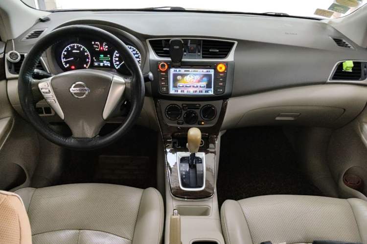 Used Nissan Sylphy 2012 1.6 XL CVT Luxury Edition Center Console
