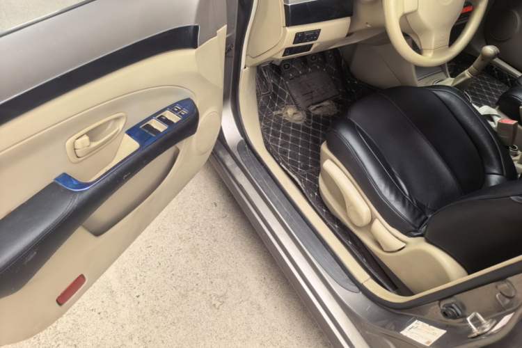 Used Nissan Sylphy 2012 Classic 1.6XE Manual Comfort Edition Driver Seat