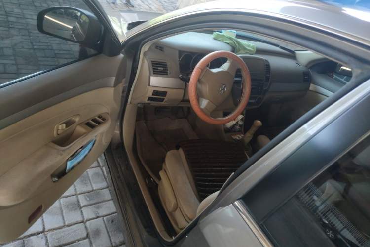Used Nissan Sylphy 2012 Classic 1.6XE Manual Comfort Edition Driver Seat