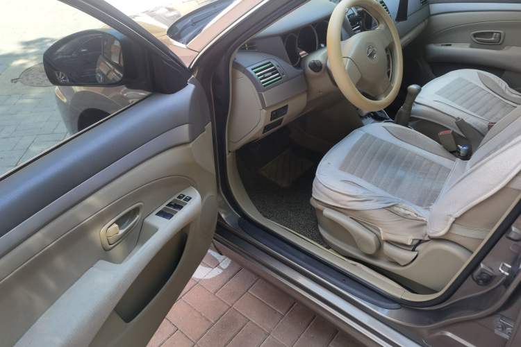 Used Nissan Sylphy 2012 Classic 1.6XE Manual Comfort Edition Driver Seat