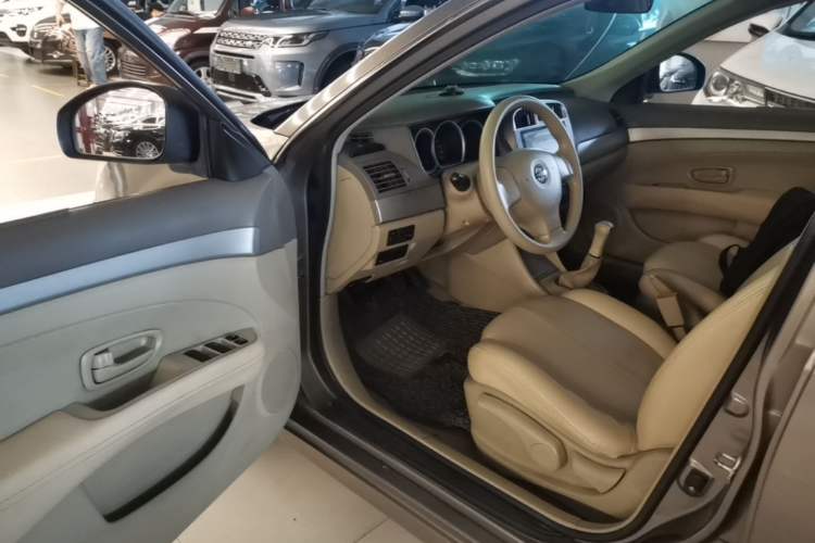 Used Nissan Sylphy 2012 Classic 1.6XE Manual Comfort Edition Driver Seat