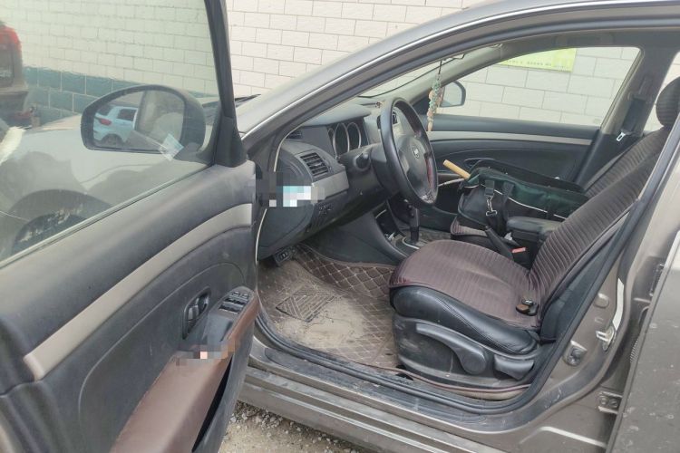 Used Nissan Sylphy 2012 Classic 1.6XE Automatic Comfort Edition Driver Seat