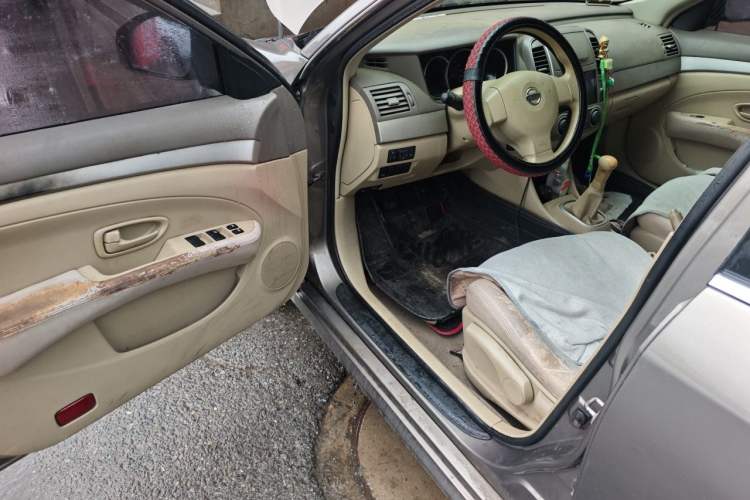 Used Nissan Sylphy 2012 Classic 1.6XE Manual Comfort Edition Driver Seat