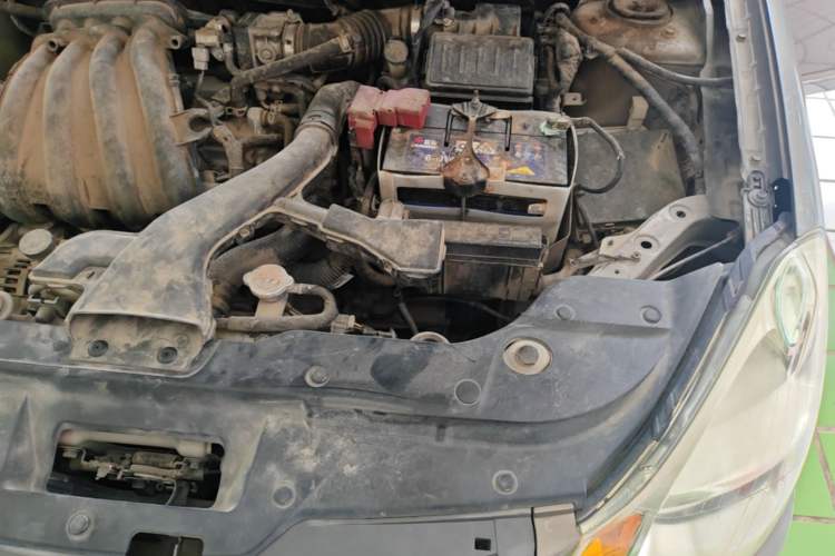 Used Nissan Sylphy 2012 Classic 1.6XE Manual Comfort Edition Engine Bay Left