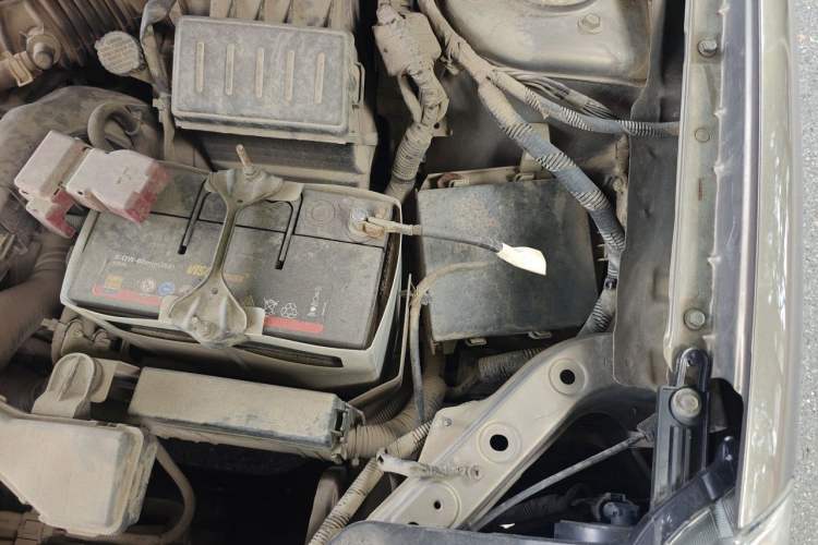 Used Nissan Sylphy 2012 Classic 1.6XE Manual Comfort Edition Engine Bay Left