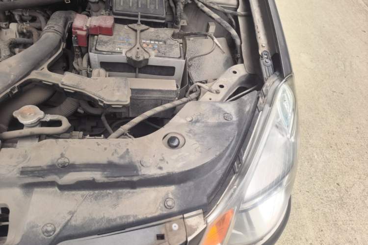 Used Nissan Sylphy 2012 Classic 1.6XE Manual Comfort Edition Engine Bay Left