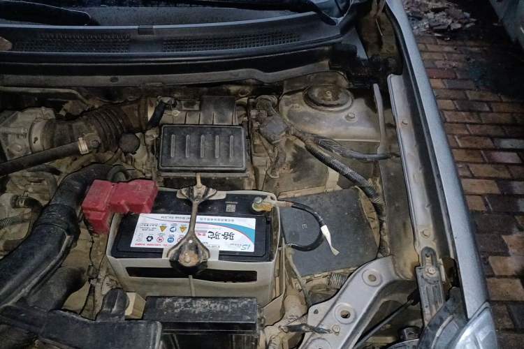 Used Nissan Sylphy 2012 Classic 1.6XE Manual Comfort Edition Engine Bay Left