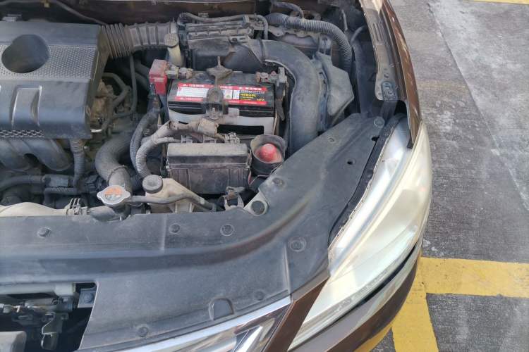 Used Nissan Sylphy 2012 1.6XE CVT Comfort Edition Engine Bay Left