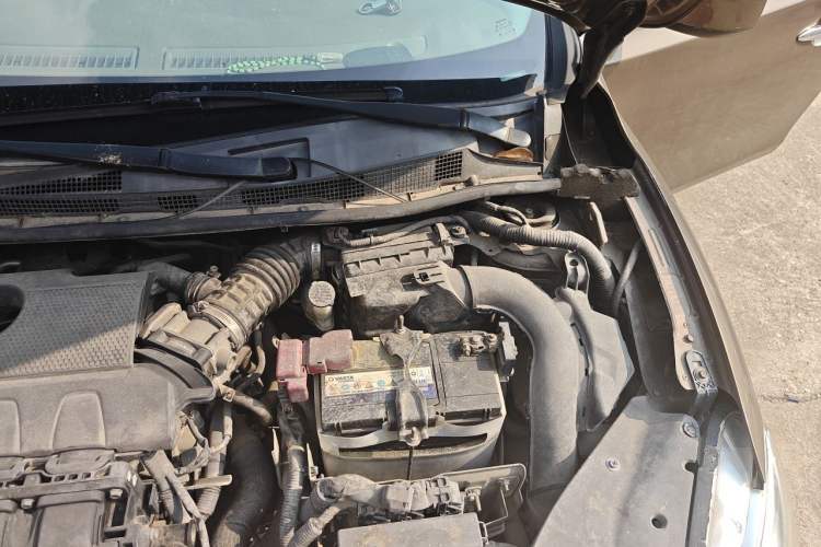 Used Nissan Sylphy 2012 1.8XE CVT Comfort Edition Engine Bay Left