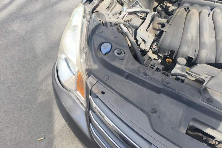 Used Nissan Sylphy 2012 Classic 1.6XE Manual Comfort Edition Engine Bay Right