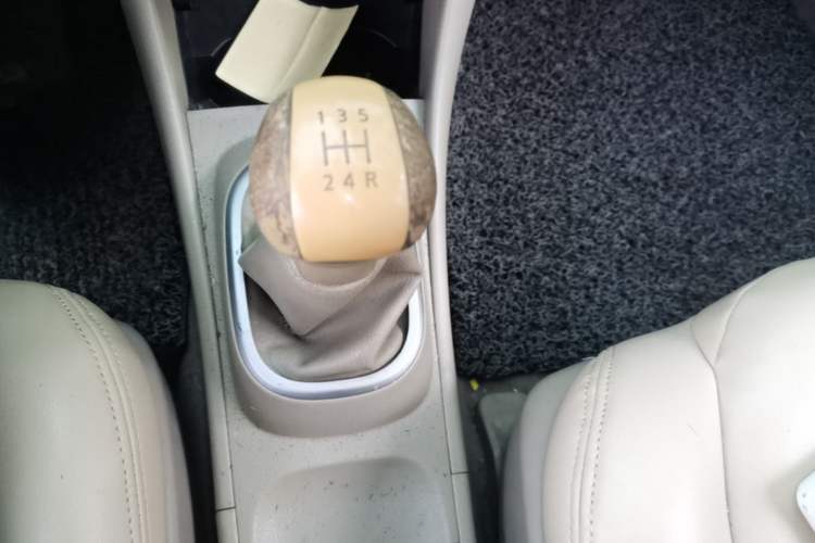 Used Nissan Sylphy 2012 Classic 1.6XE Manual Comfort Edition Gear Lever