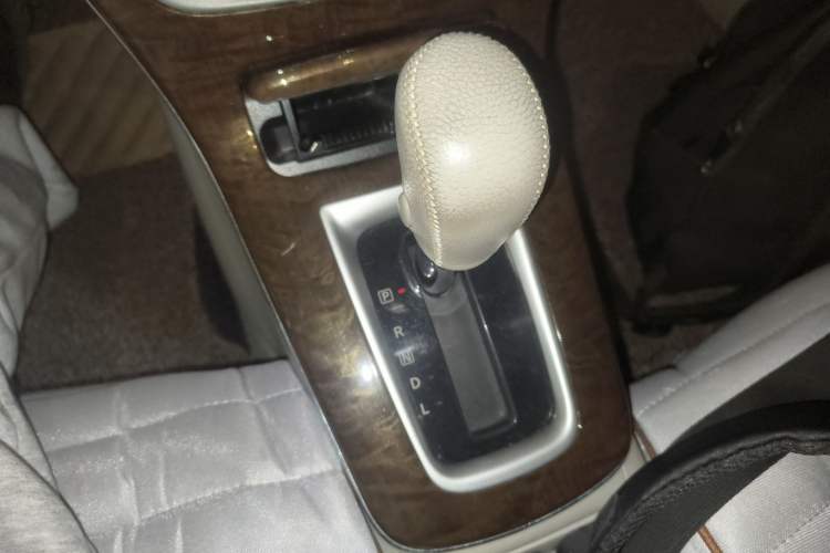 Used Nissan Sylphy 2012 1.8XL CVT Luxury Edition Gear Lever