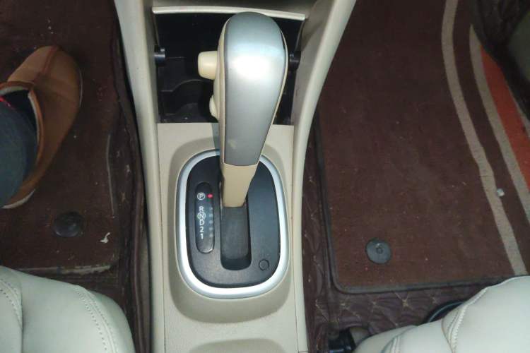 Used Nissan Sylphy 2012 Classic 1.6XE Automatic Comfort Edition Gear Lever