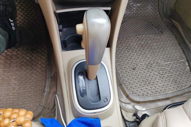 Used Nissan Sylphy 2012 Classic 1.6XE Automatic Comfort Edition Gear Lever
