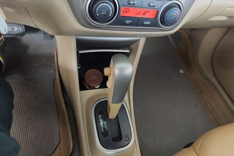 Used Nissan Sylphy 2012 Classic 1.6XE Automatic Comfort Edition Gear Lever