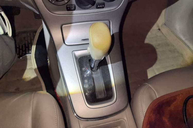 Used Nissan Sylphy 2012 1.6XE CVT Comfort Edition Gear Lever