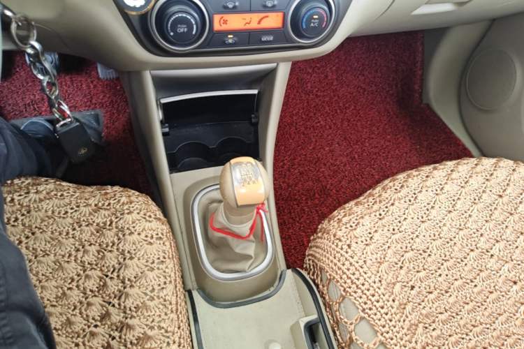 Used Nissan Sylphy 2012 Classic 1.6XE Manual Comfort Edition Gear Lever