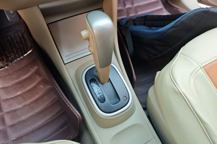 Used Nissan Sylphy 2012 Classic 1.6XE Automatic Comfort Edition Gear Lever