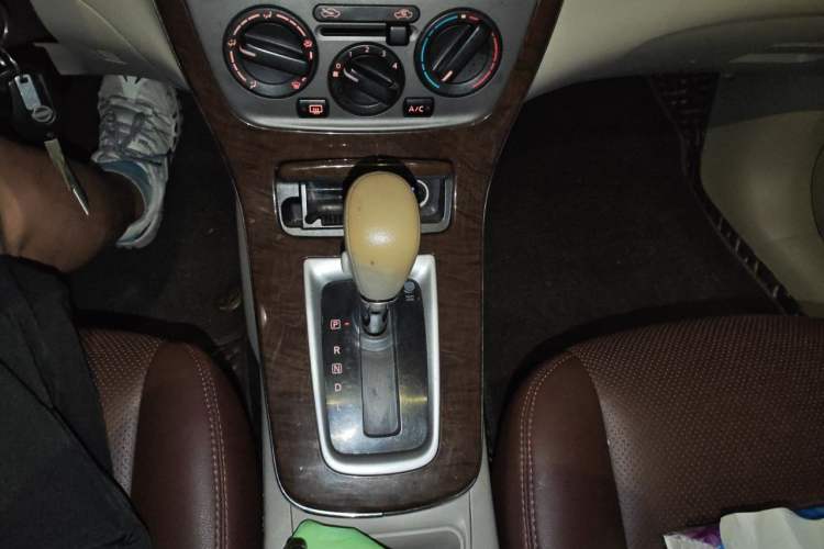 Used Nissan Sylphy 2012 1.6 XL CVT Luxury Edition Gear Lever