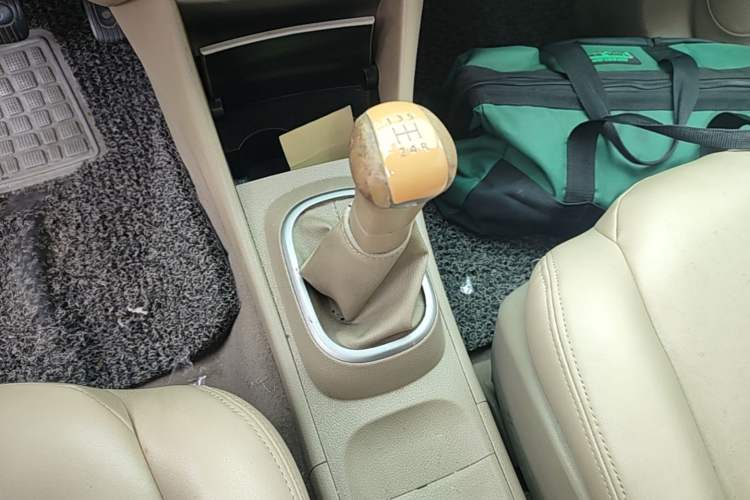 Used Nissan Sylphy 2012 Classic 1.6XE Manual Comfort Edition Gear Lever