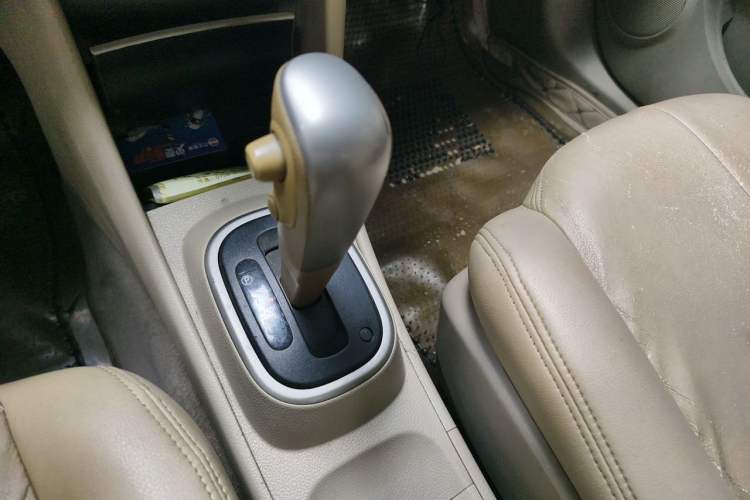 Used Nissan Sylphy 2012 Classic 1.6XE Automatic Comfort Edition Gear Lever