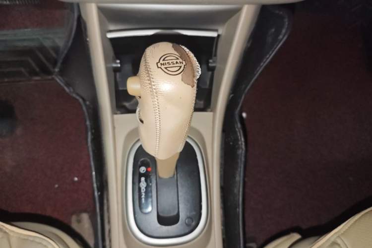 Used Nissan Sylphy 2012 Classic 1.6XE Automatic Comfort Edition Gear Lever