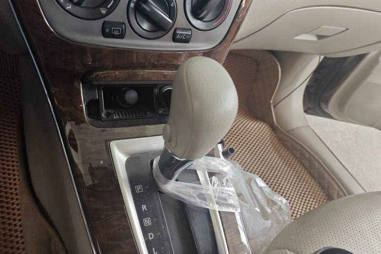 Used Nissan Sylphy 2012 1.6 XL CVT Luxury Edition Gear Lever