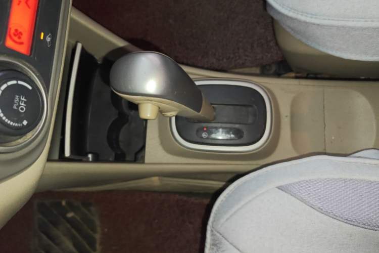 Used Nissan Sylphy 2012 Classic 1.6XE Automatic Comfort Edition Gear Lever