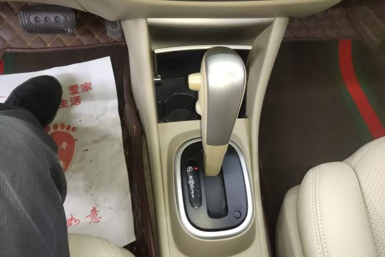 Used Nissan Sylphy 2012 Classic 1.6XE Automatic Comfort Edition Gear Lever