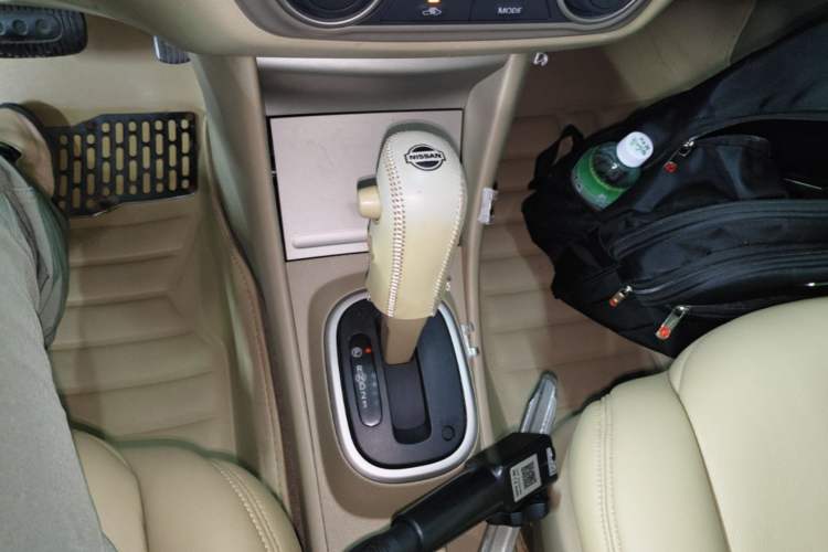 Used Nissan Sylphy 2012 Classic 1.6XE Automatic Comfort Edition Gear Lever