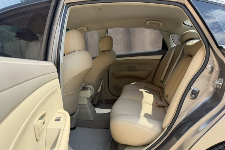 Used Nissan Sylphy 2012 Classic 1.6XE Automatic Comfort Edition Interior 2