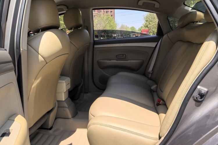 Used Nissan Sylphy 2012 Classic 1.6XE Automatic Comfort Edition Interior 2