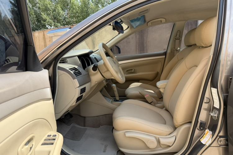 Used Nissan Sylphy 2012 Classic 1.6XE Automatic Comfort Edition Interior 3