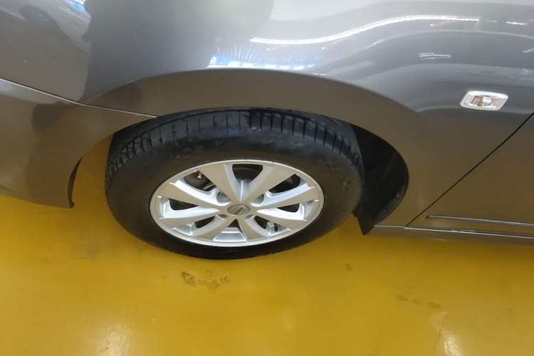 Used Nissan Sylphy 2012 Classic 1.6XE Automatic Comfort Edition Left Front Wheel Hub