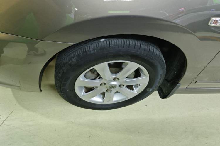 Used Nissan Sylphy 2012 Classic 1.6XE Automatic Comfort Edition Left Front Wheel Hub