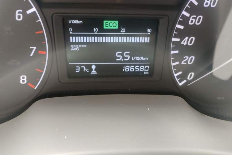 Used Nissan Sylphy 2012 1.6 XL Manual Luxury Edition Odometer Close Up