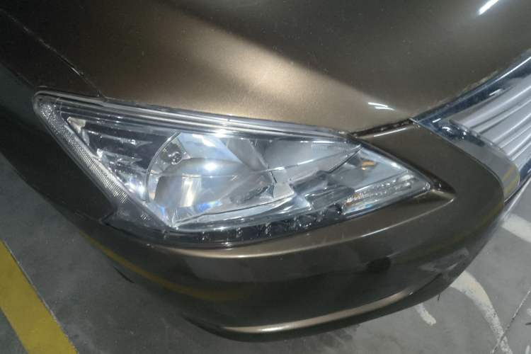 Used Nissan Sylphy 2012 1.8XL CVT Luxury Edition Right Front Headlight