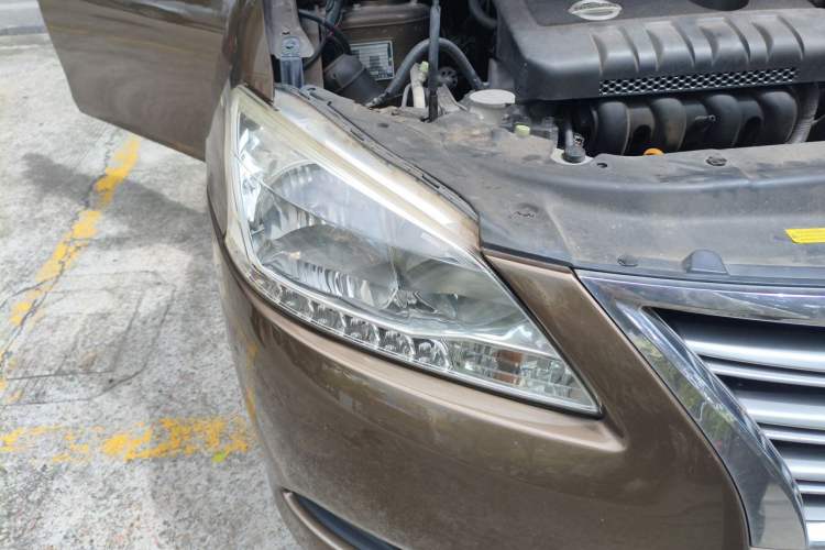 Used Nissan Sylphy 2012 1.6XE CVT Comfort Edition Right Front Headlight