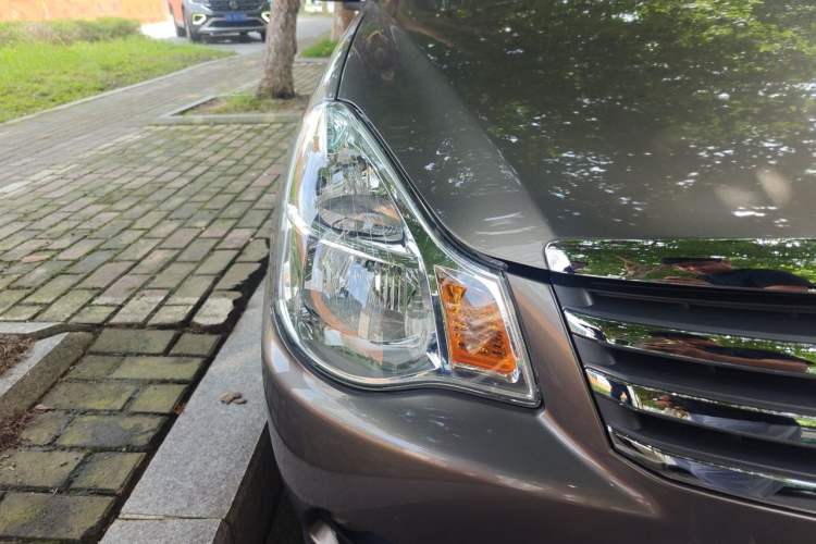 Used Nissan Sylphy 2012 Classic 1.6XE Manual Comfort Edition Right Front Headlight