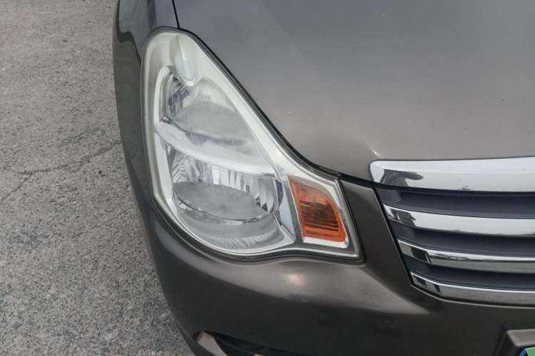 Used Nissan Sylphy 2012 Classic 1.6XE Manual Comfort Edition Right Front Headlight