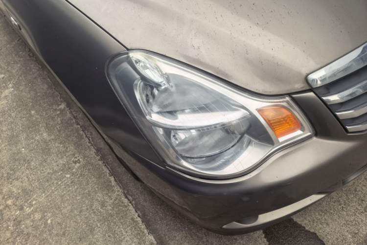 Used Nissan Sylphy 2012 Classic 1.6XE Manual Comfort Edition Right Front Headlight