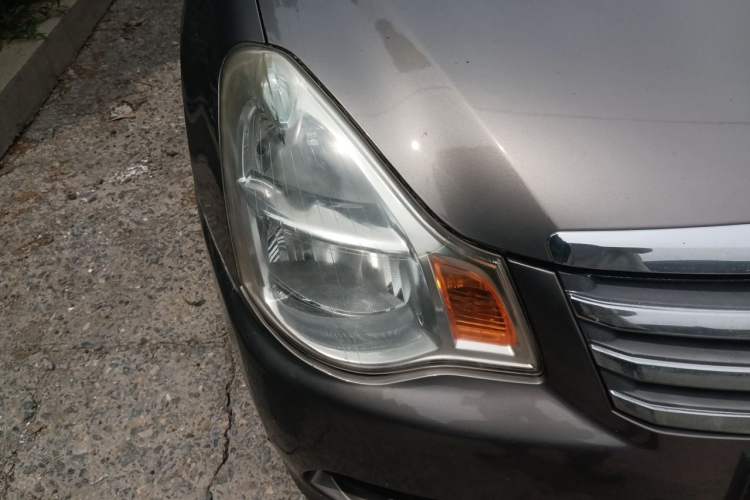 Used Nissan Sylphy 2012 Classic 1.6XE Manual Comfort Edition Right Front Headlight