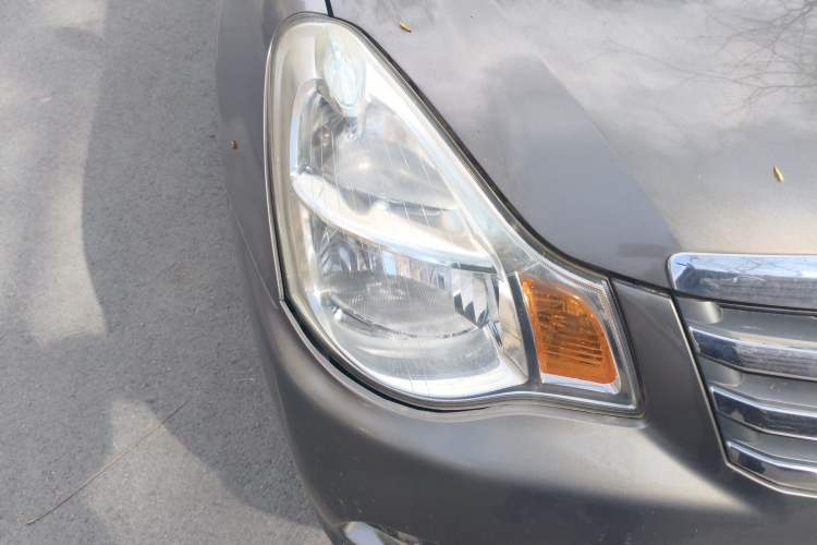 Used Nissan Sylphy 2012 Classic 1.6XE Manual Comfort Edition Right Front Headlight