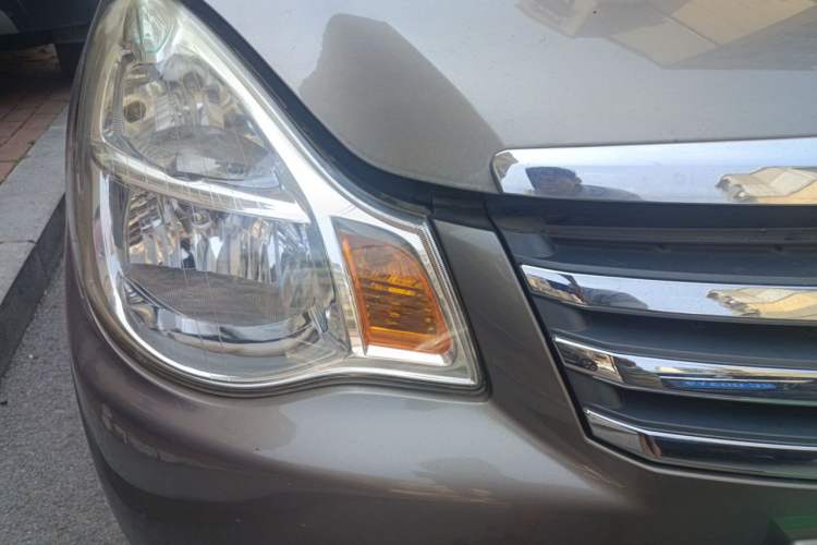 Used Nissan Sylphy 2012 Classic 1.6XE Manual Comfort Edition Right Front Headlight