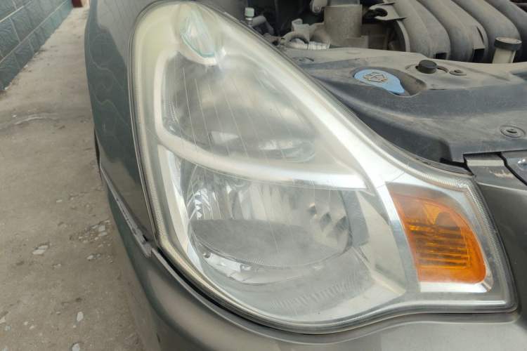 Used Nissan Sylphy 2012 Classic 1.6XE Automatic Comfort Edition Right Front Headlight
